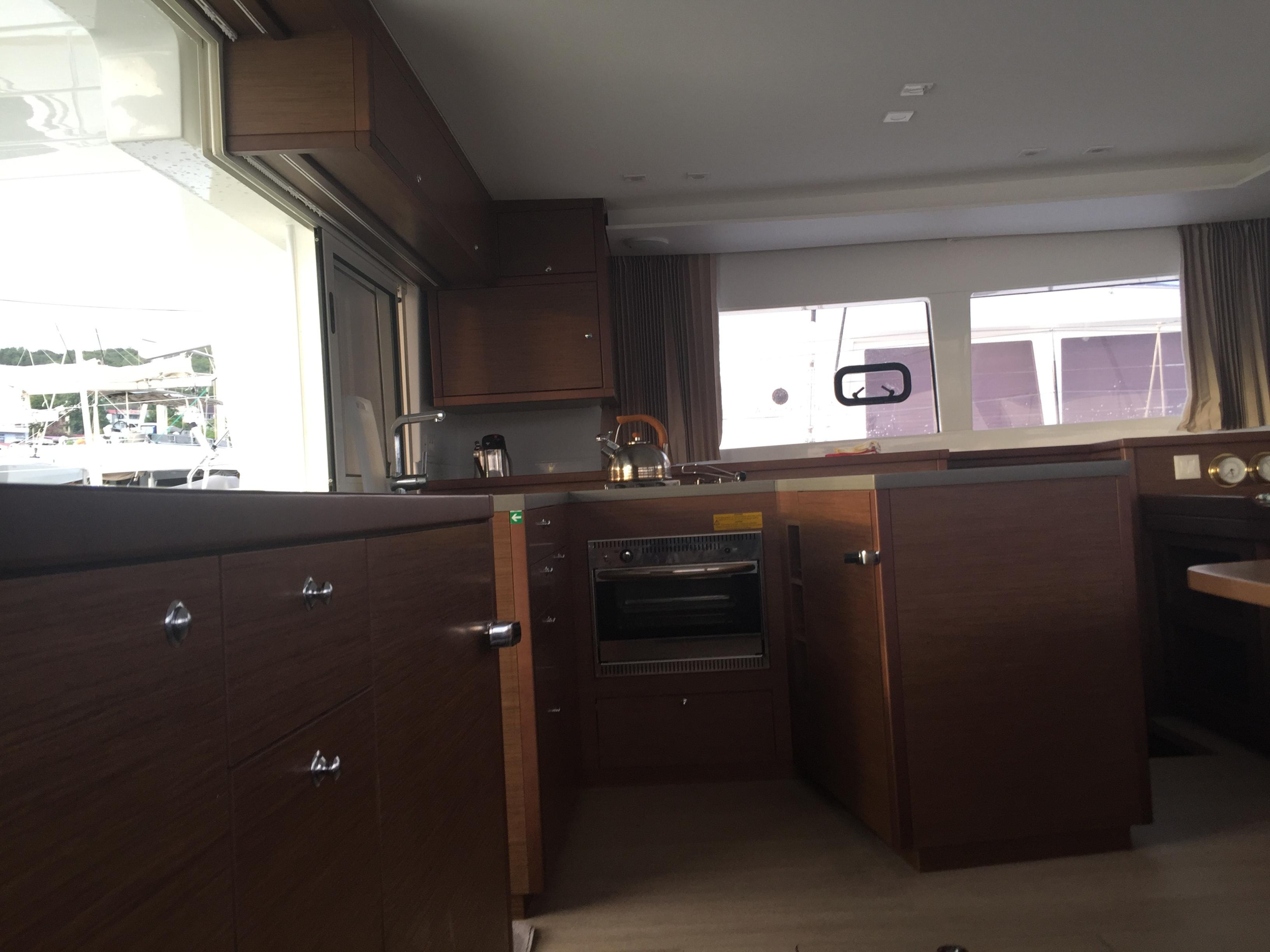 Lagoon 450 SporTop — photo 19