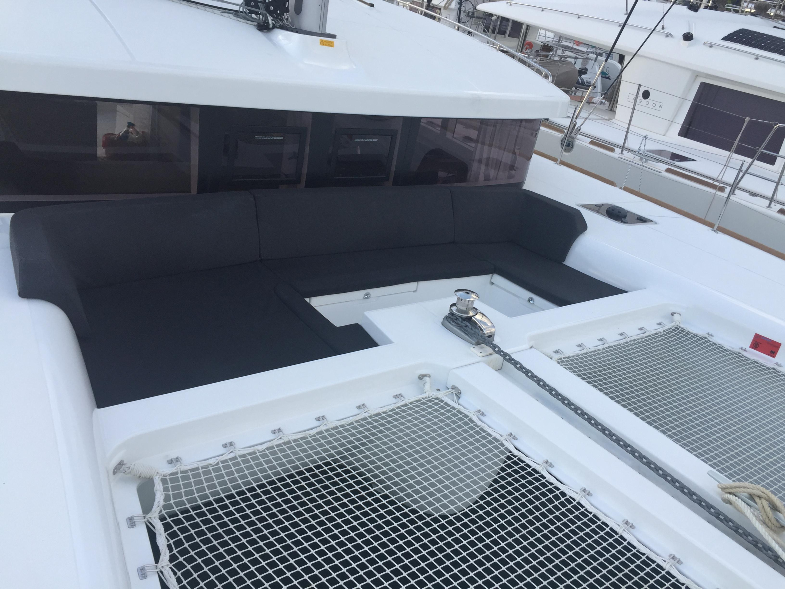 Lagoon 450 SporTop — photo 11