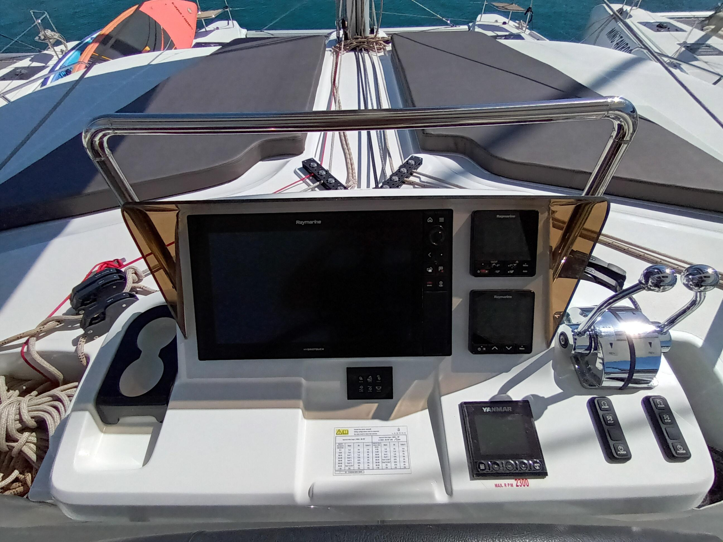 Lagoon 51 — photo 3