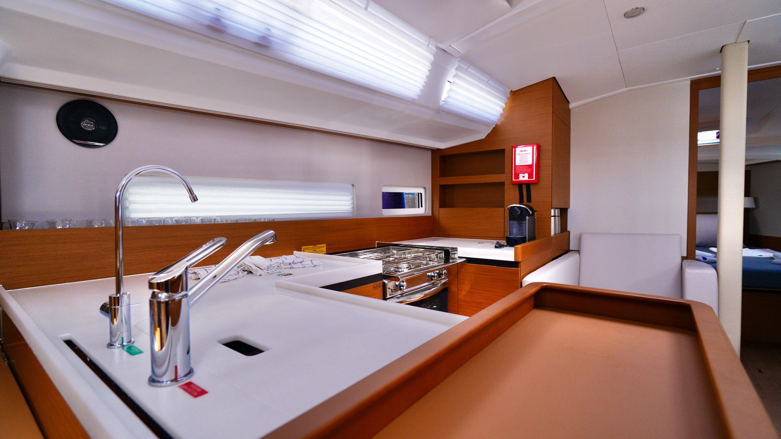 Sun Odyssey 410 — photo 9