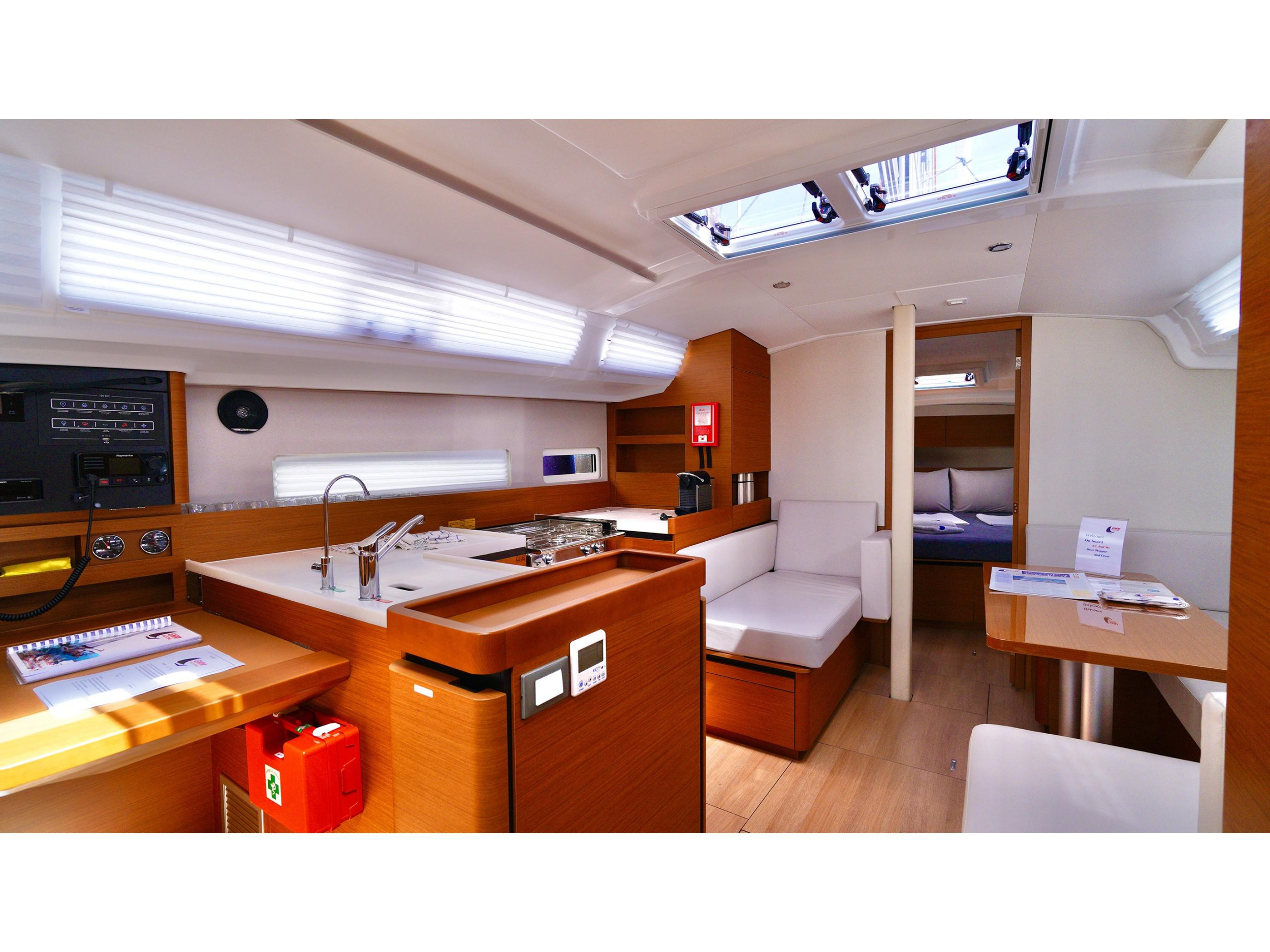 Sun Odyssey 410 — photo 8