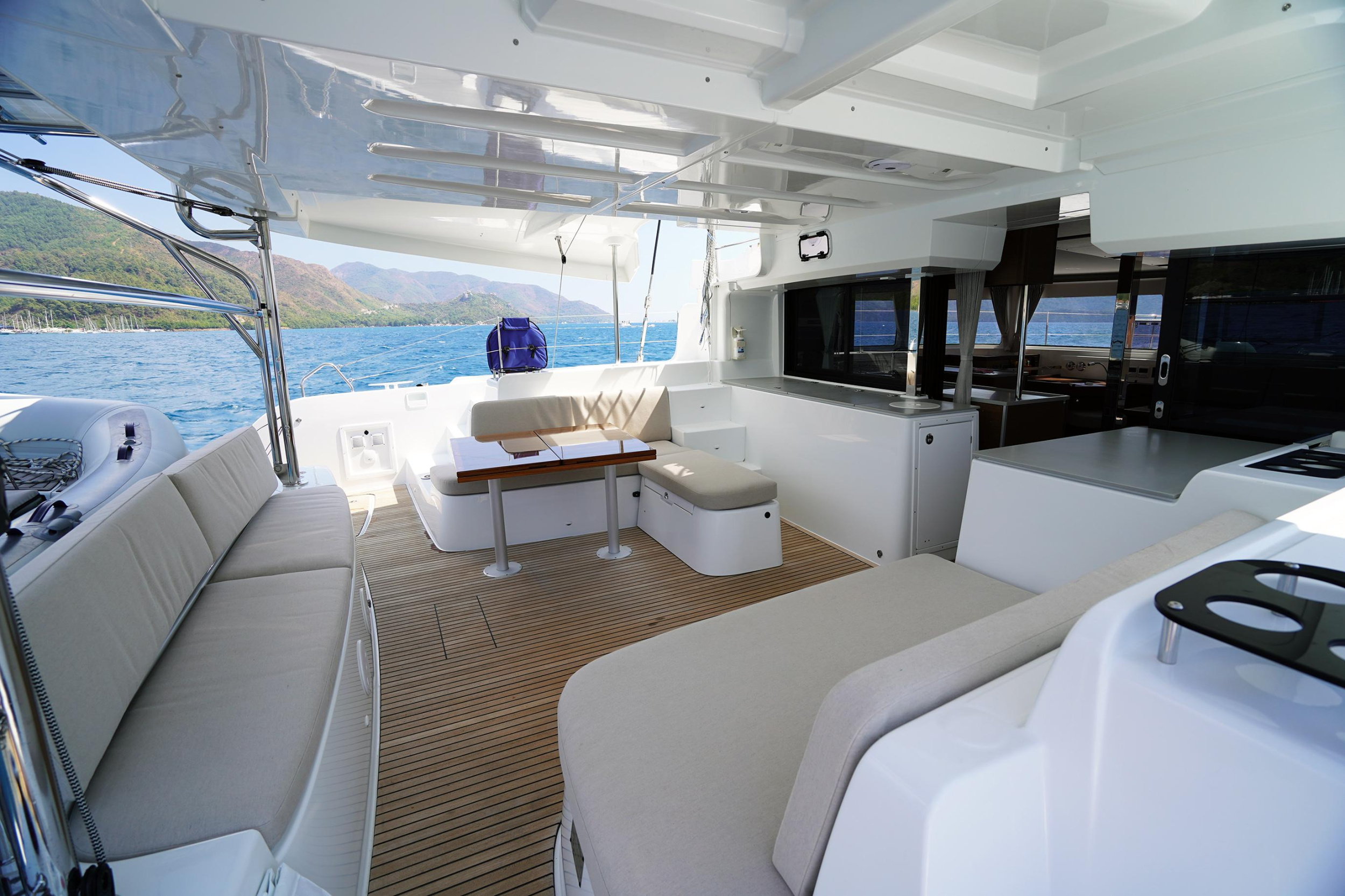 Lagoon 46 — photo 12