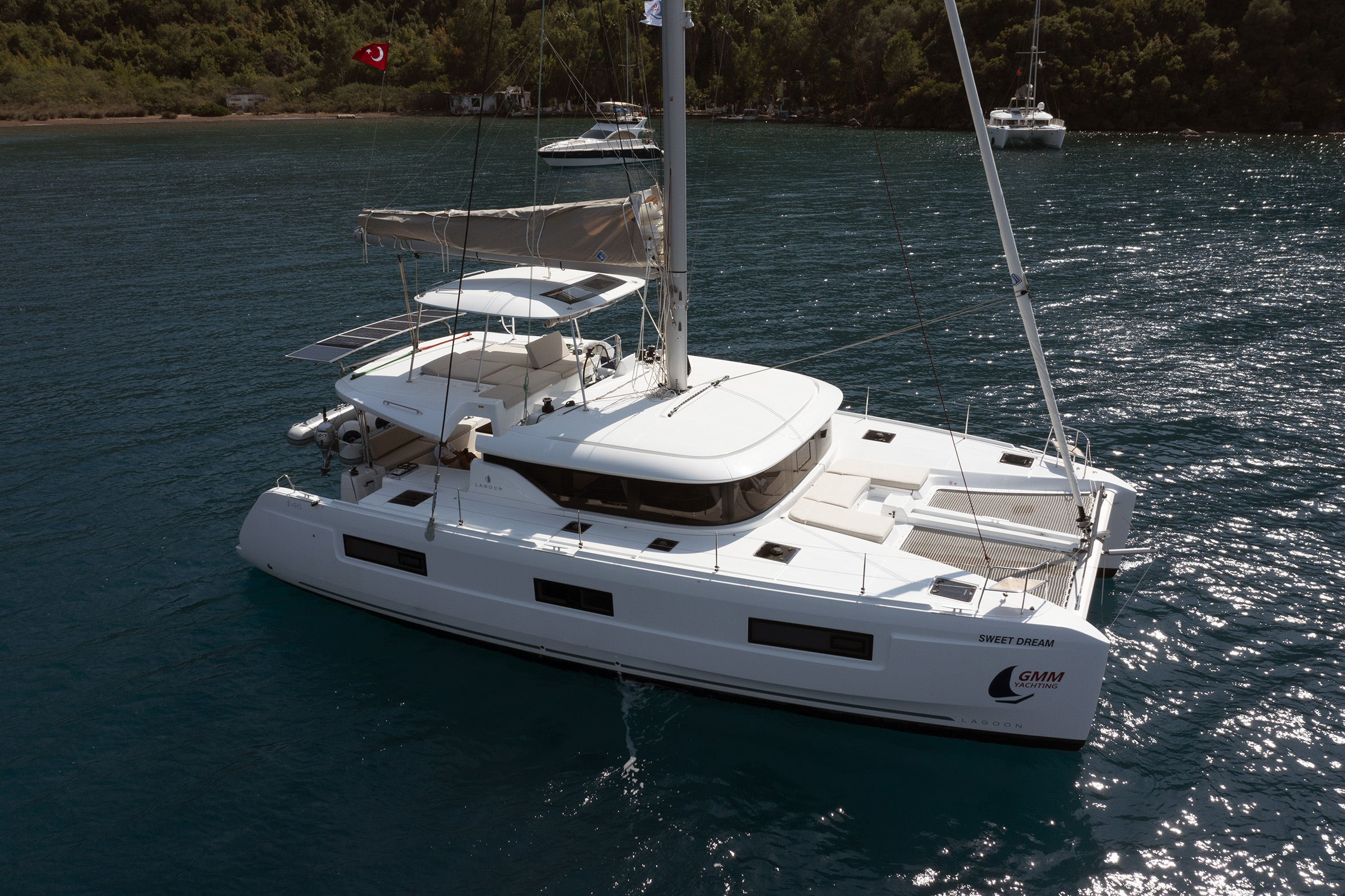 Lagoon 46 — photo 7