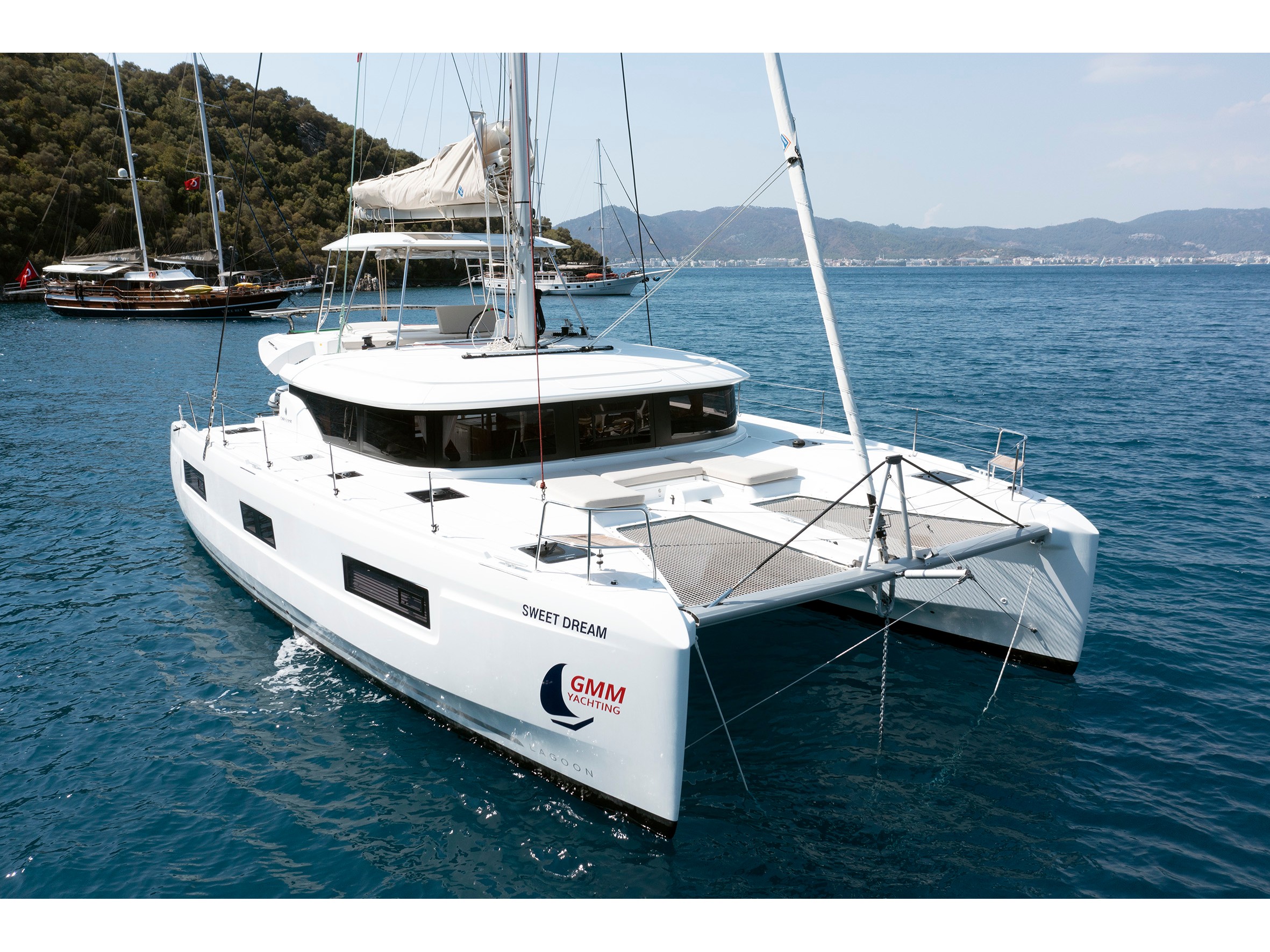 Lagoon 46 — photo 1