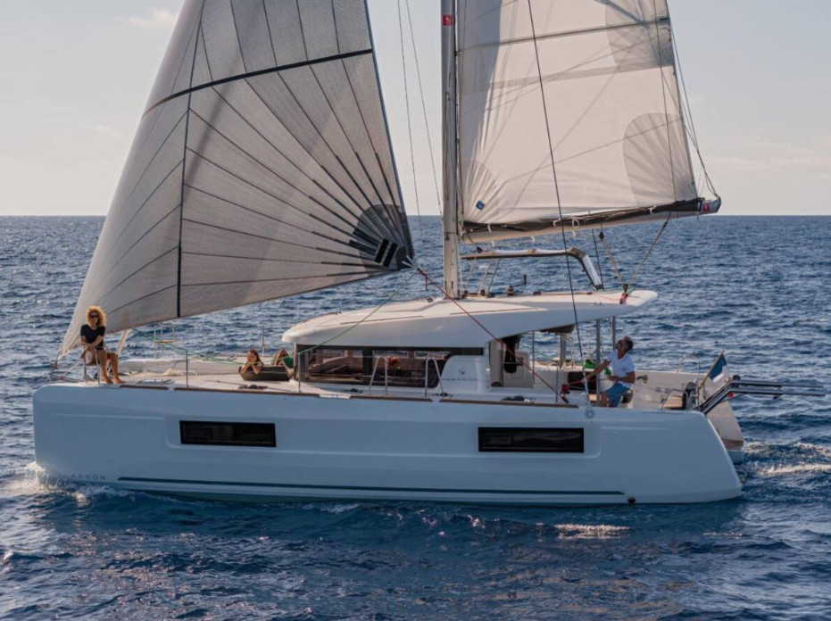 Lagoon 40 — photo 11
