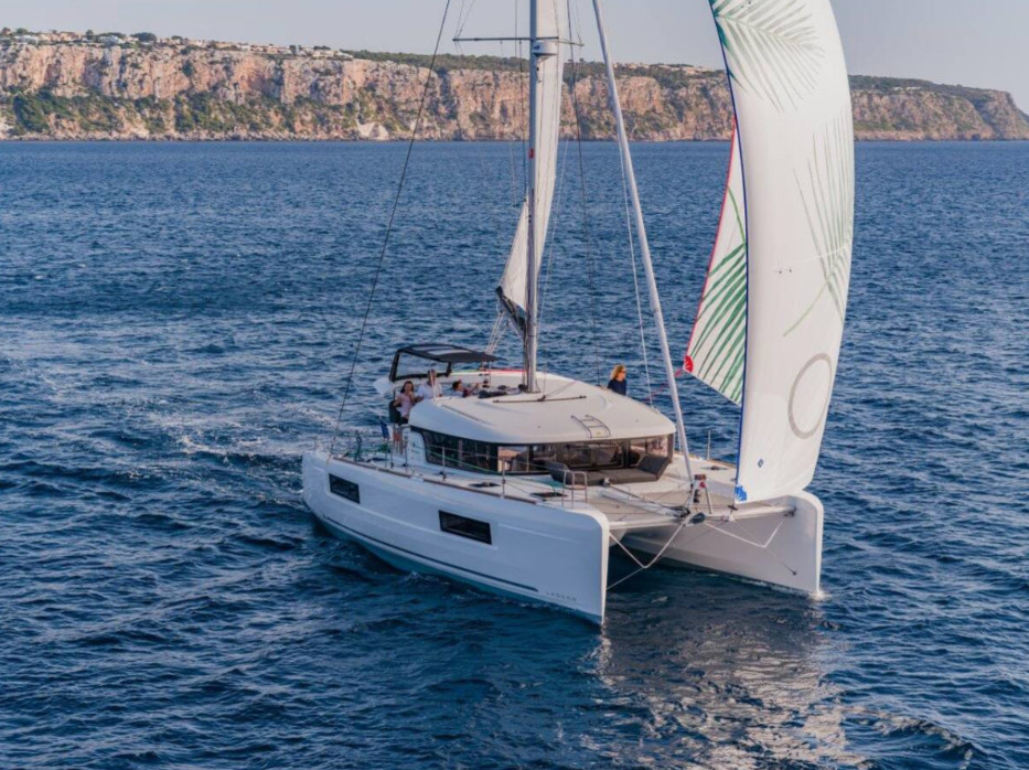 Lagoon 40 — photo 3