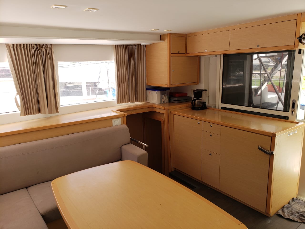 Lagoon 450 SporTop — photo 9