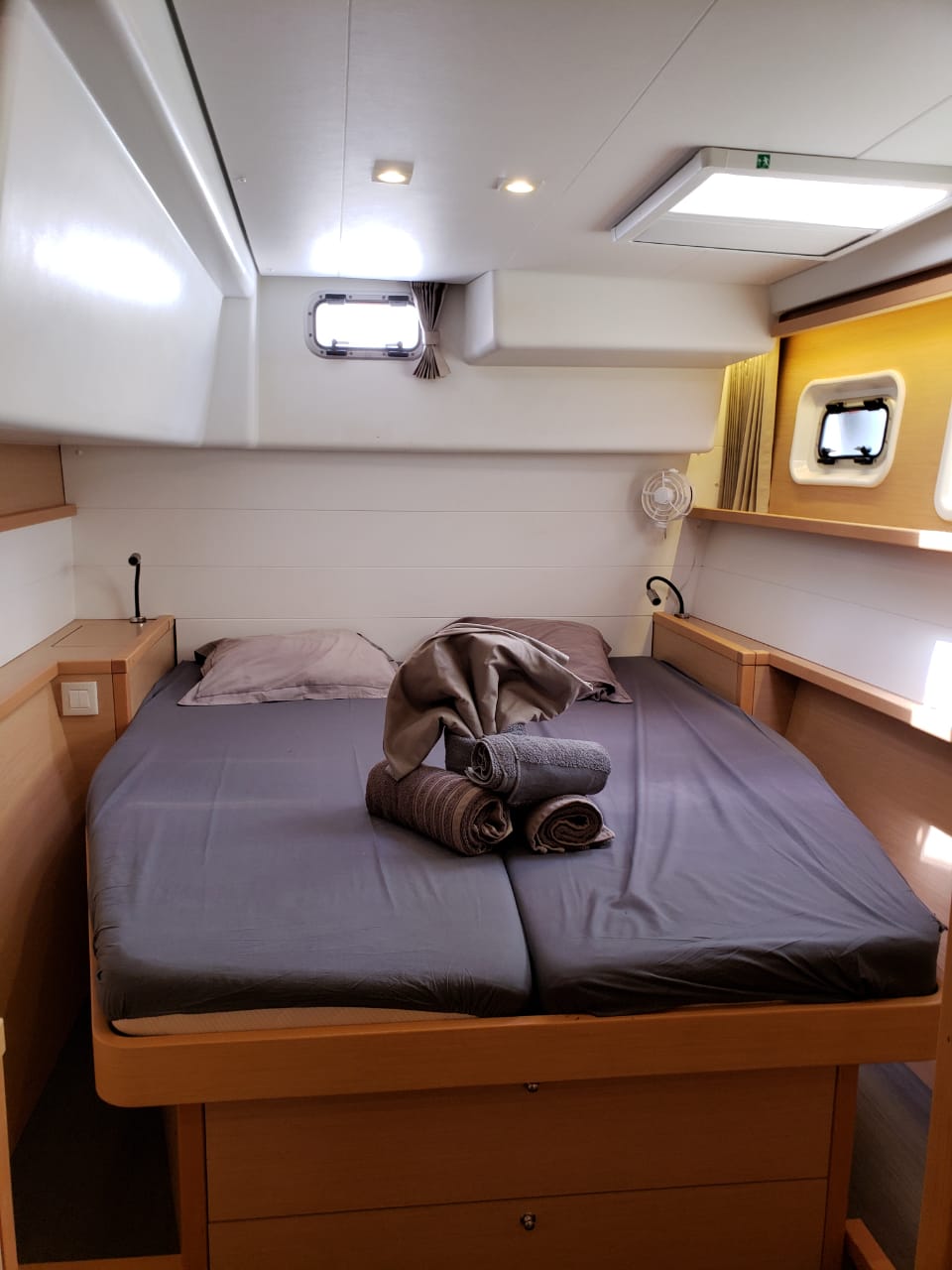 Lagoon 450 SporTop — photo 8