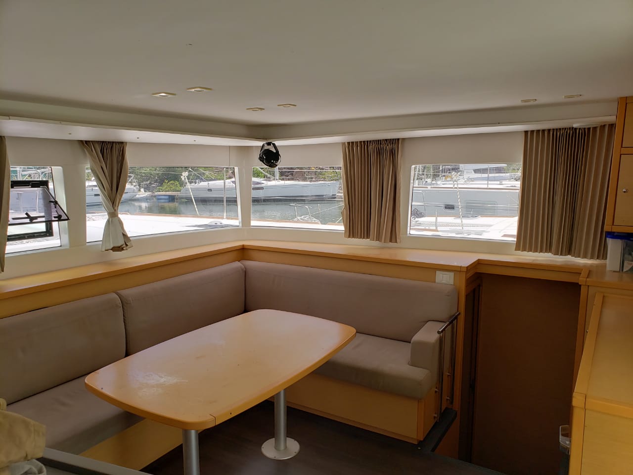 Lagoon 450 SporTop — photo 3