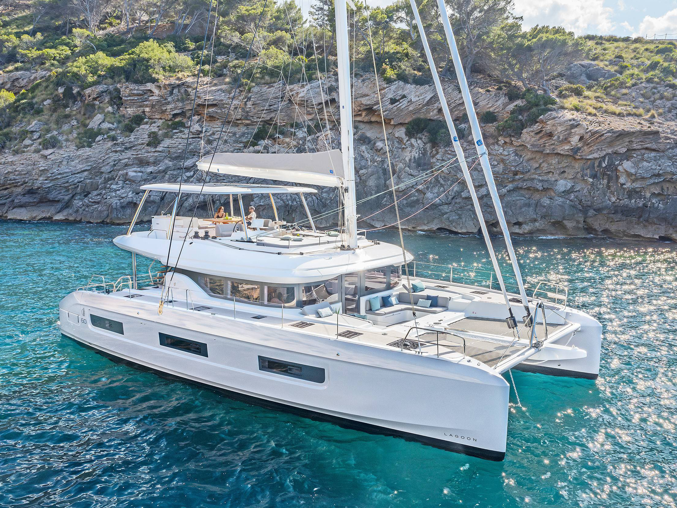 Lagoon 60 — photo 1