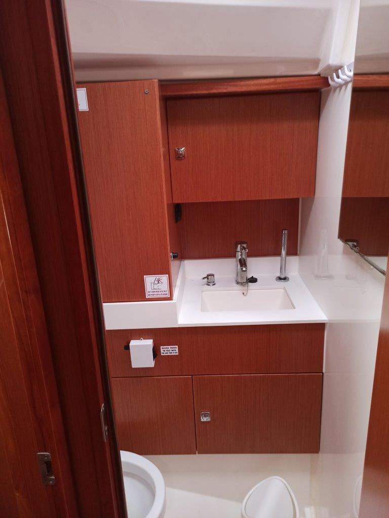 Bavaria C45 — photo 4