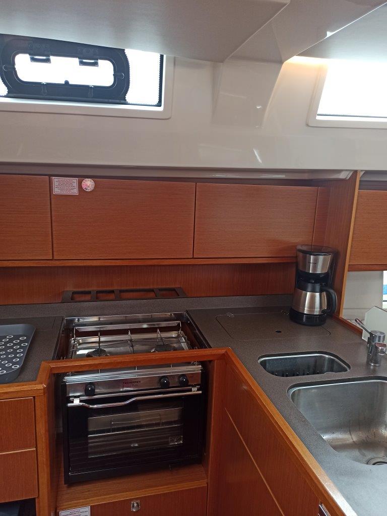 Bavaria C45 — photo 18