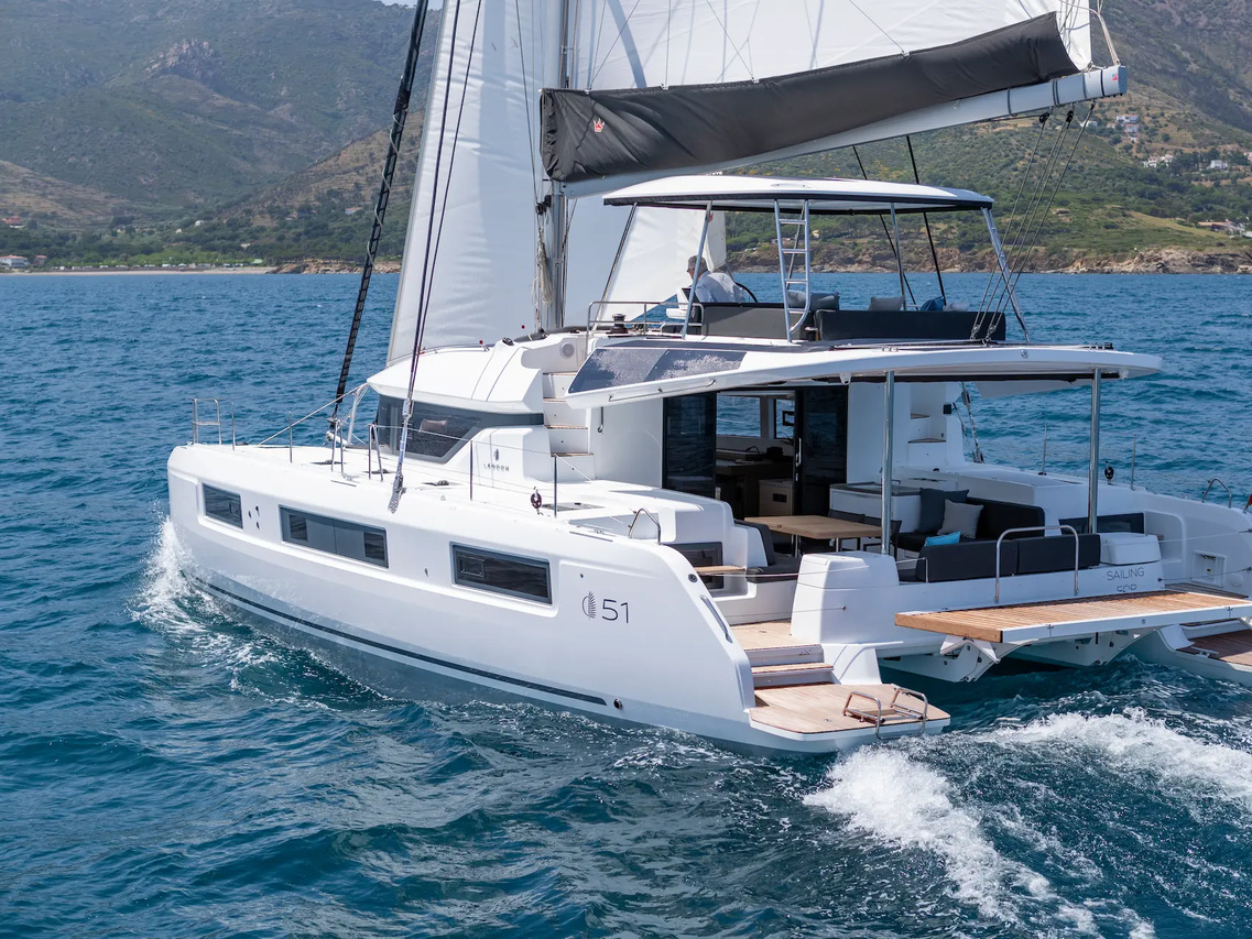 Lagoon 51 — photo 1