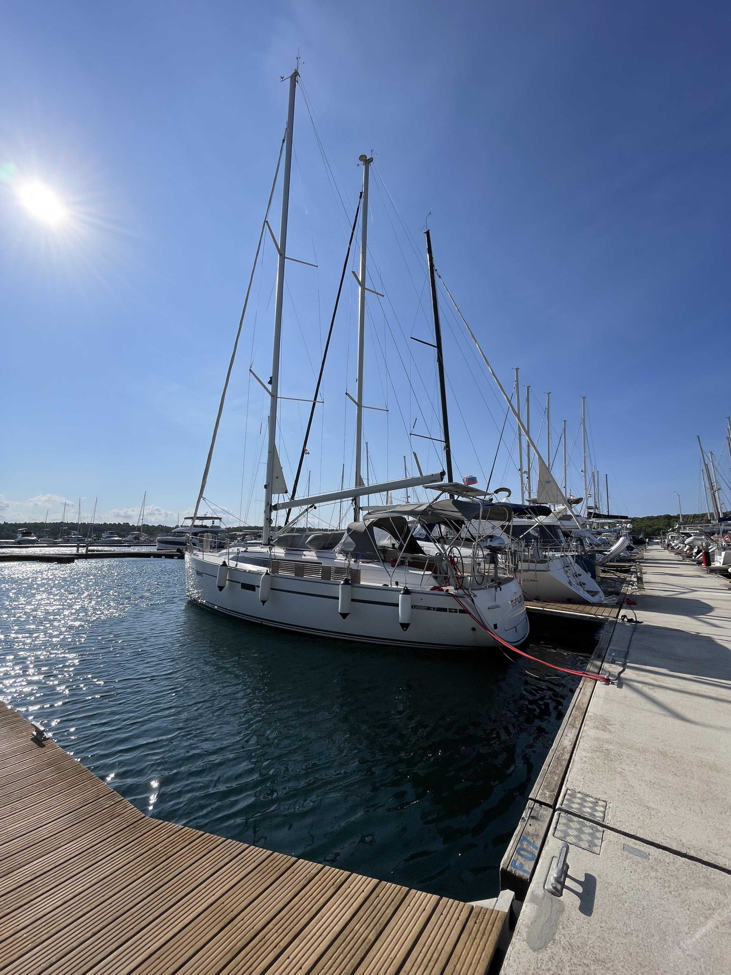 Bavaria 37 — photo 9