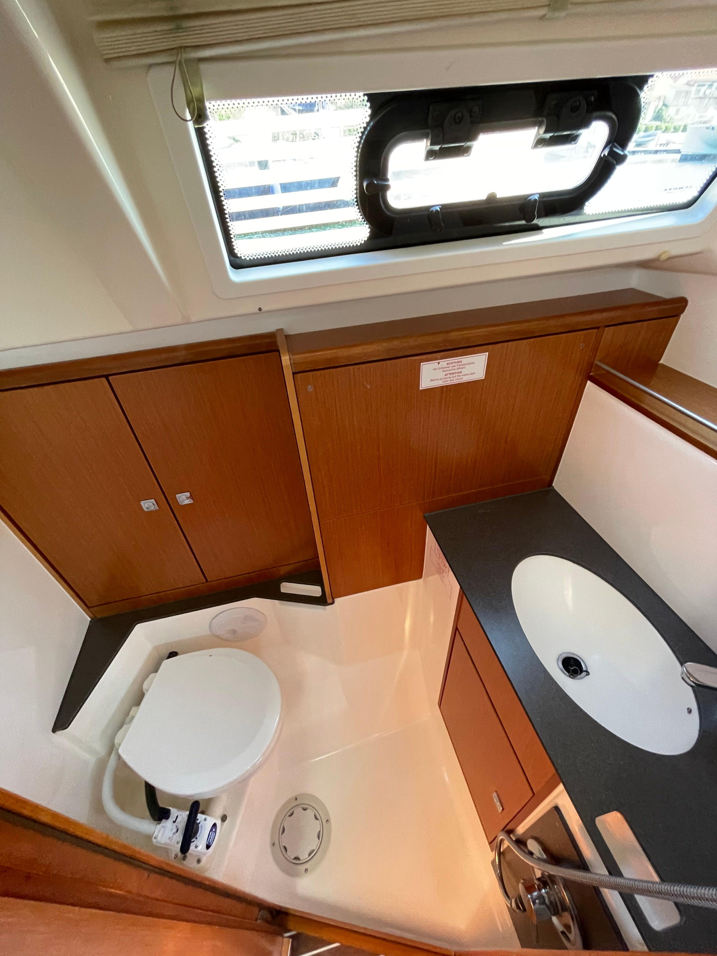 Bavaria 37 — photo 12