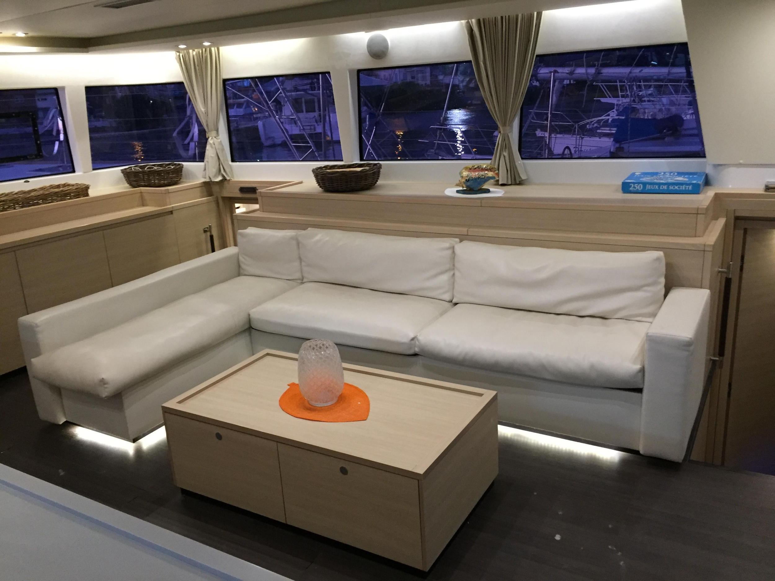 Lagoon 620 — photo 13