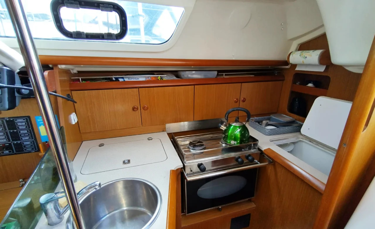Sun Odyssey 32i — photo 12