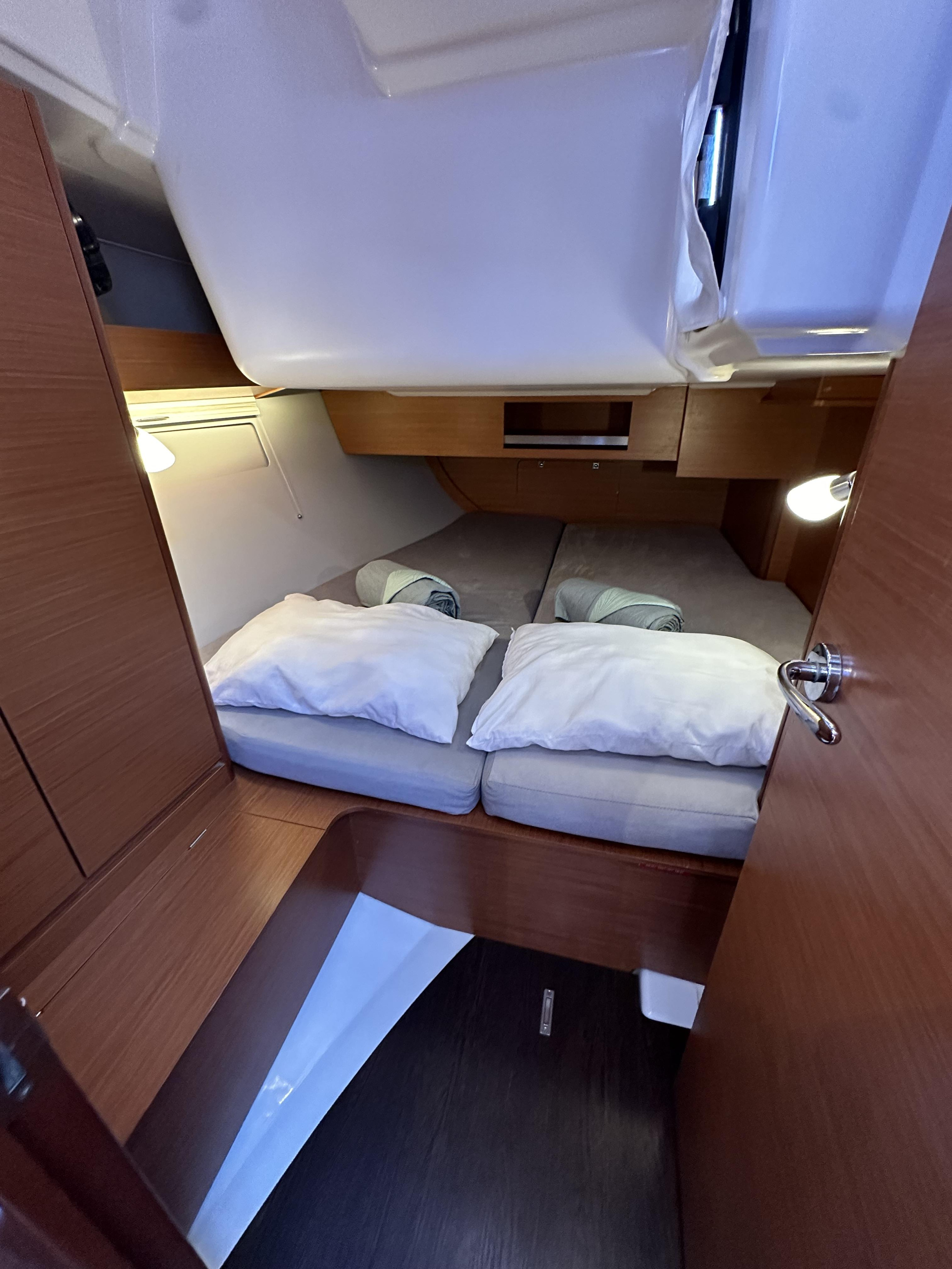 Dufour 390 Grand Large — photo 3