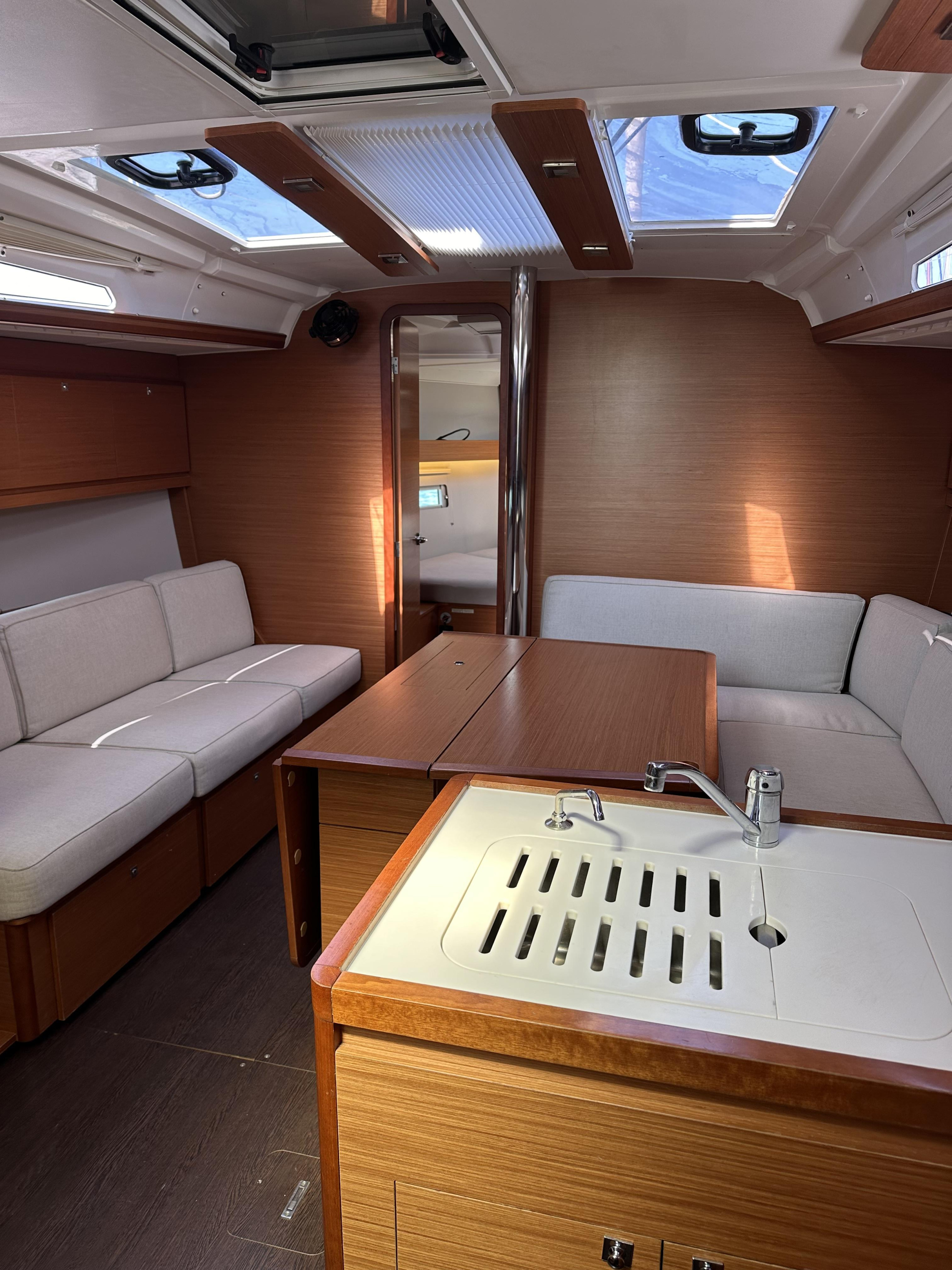 Dufour 390 Grand Large — photo 8