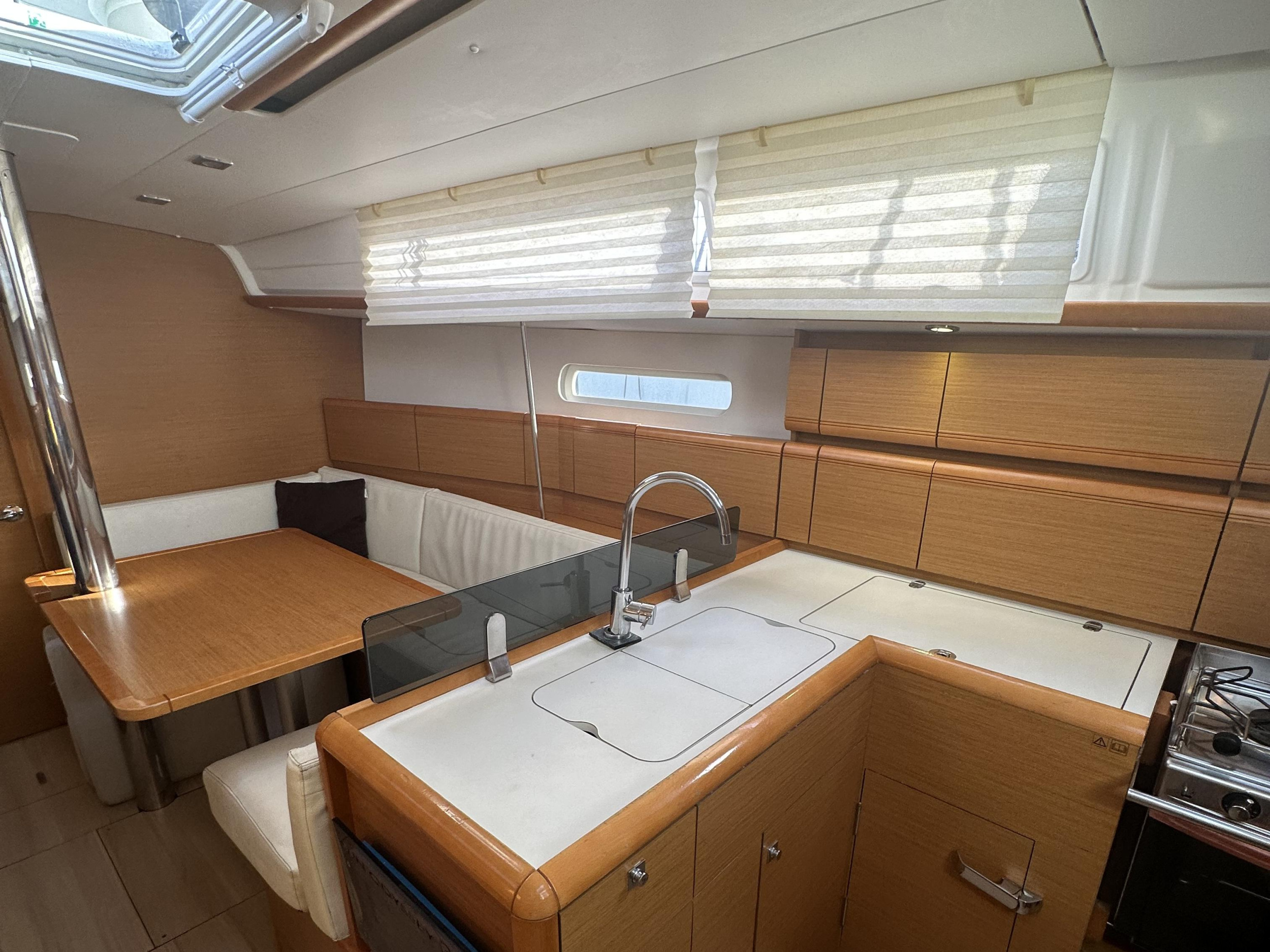 Sun Odyssey 379 — photo 6