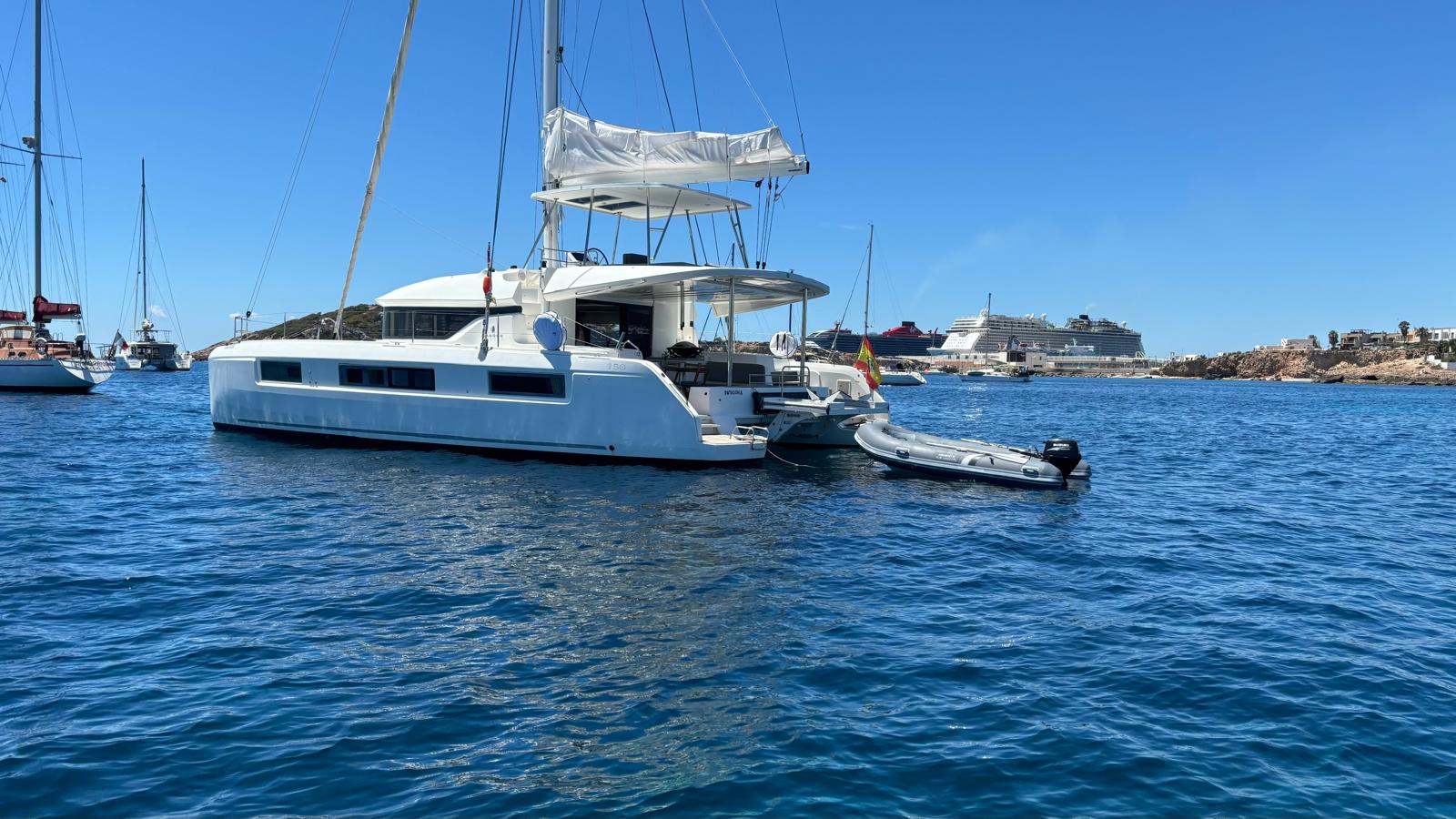 Lagoon 50 — photo 2