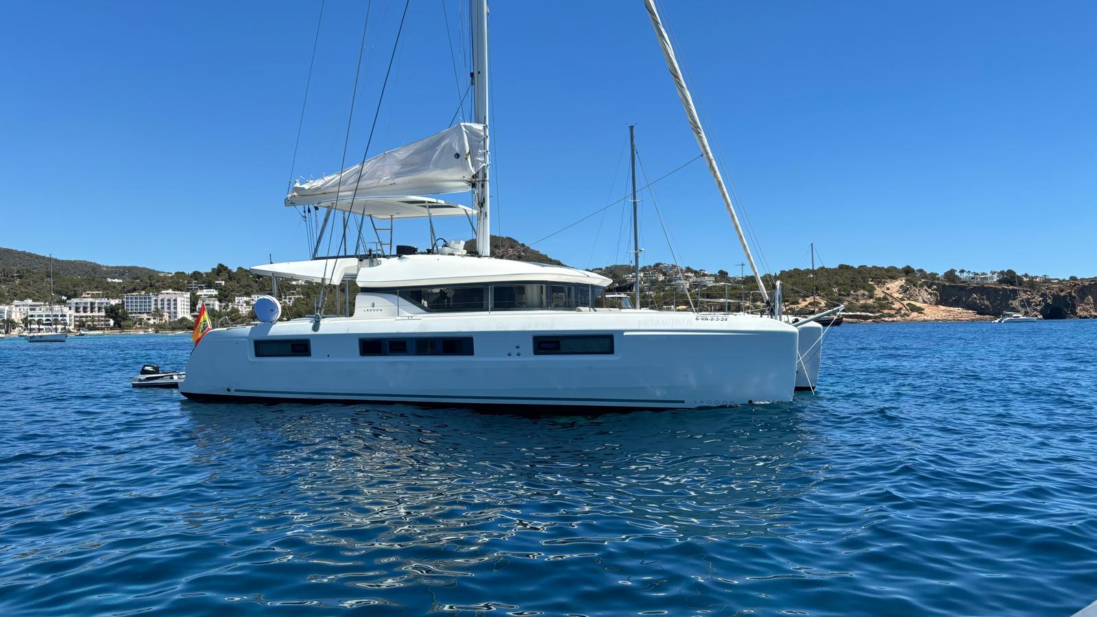 Lagoon 50 — photo 35
