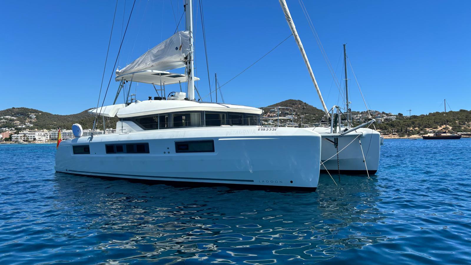 Lagoon 50 — photo 53