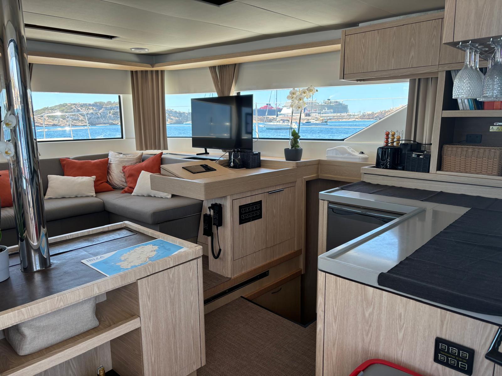 Lagoon 50 — photo 45