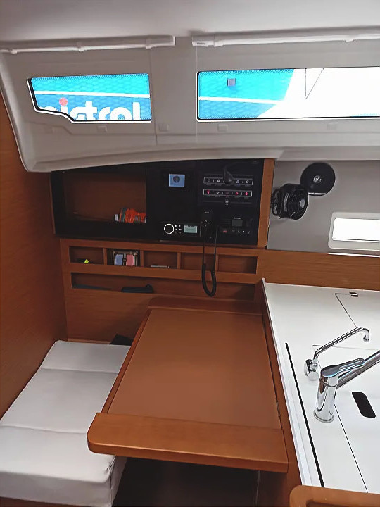 Sun Odyssey 410 — photo 7