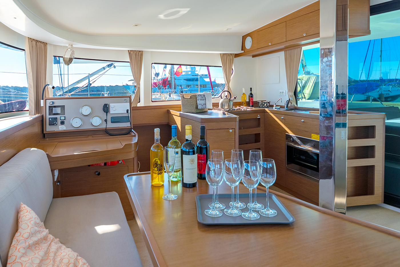 Lagoon 42 — photo 2