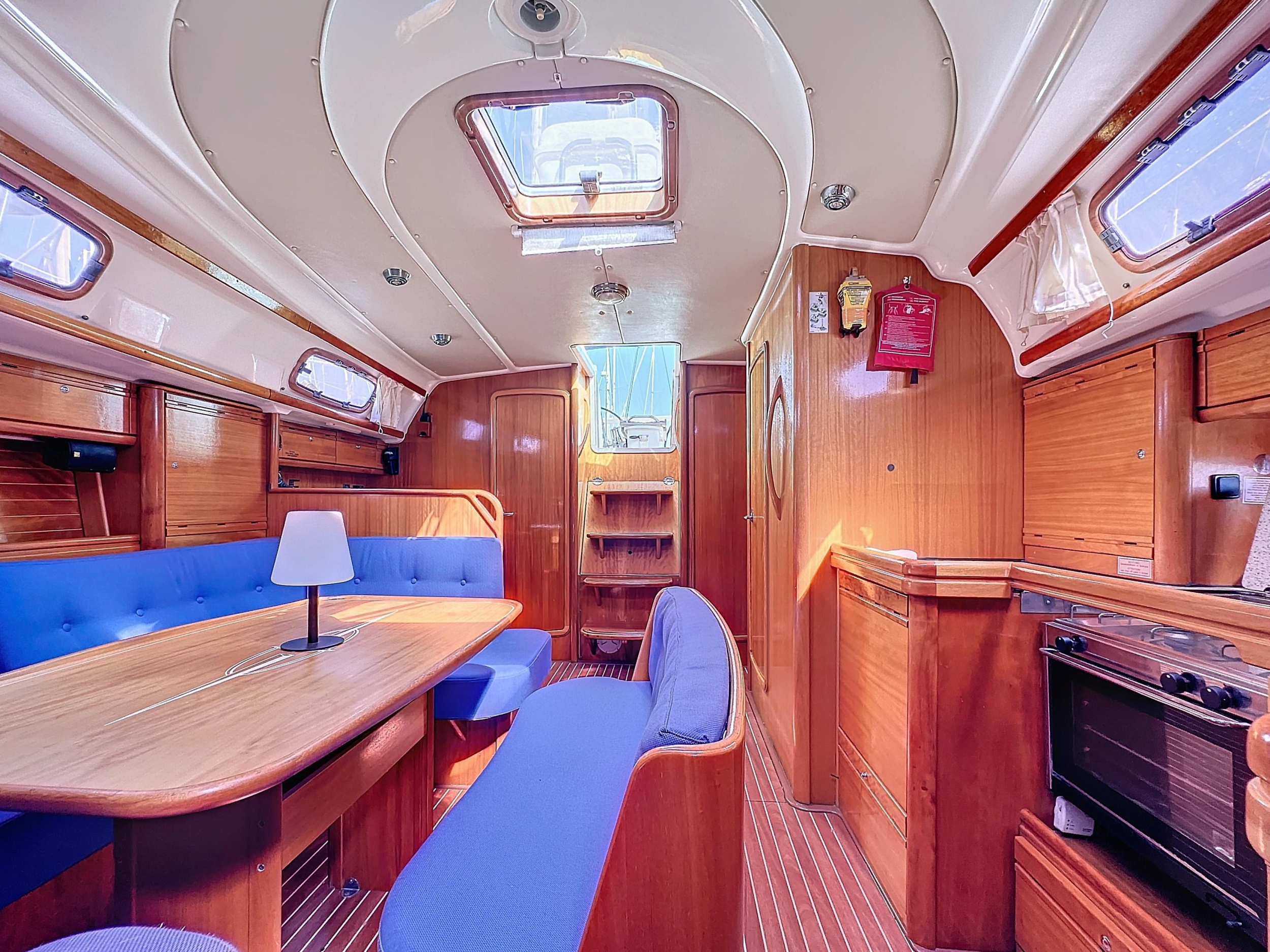 Bavaria 42 — photo 6