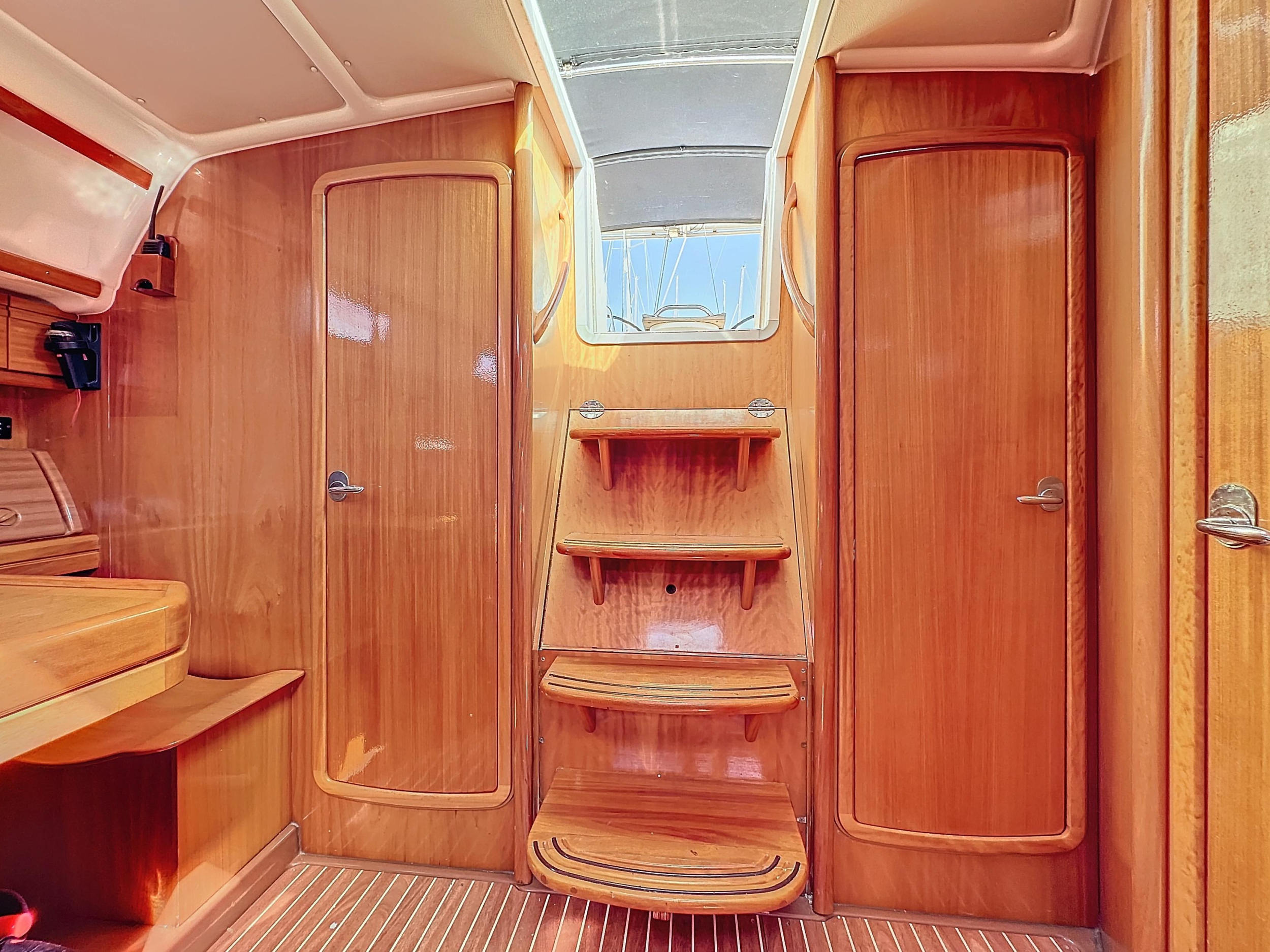 Bavaria 42 — photo 8