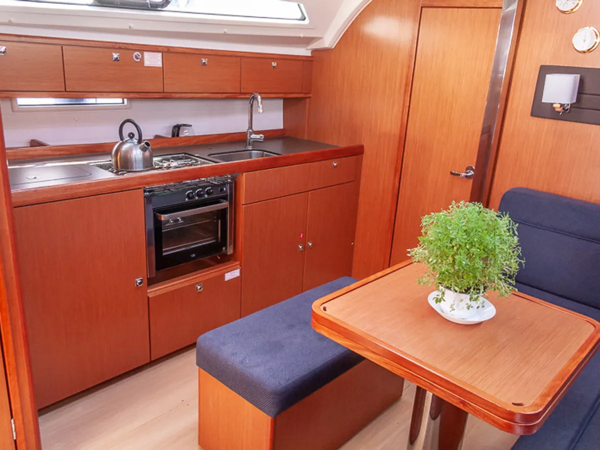 Bavaria 41 Cruiser — photo 2