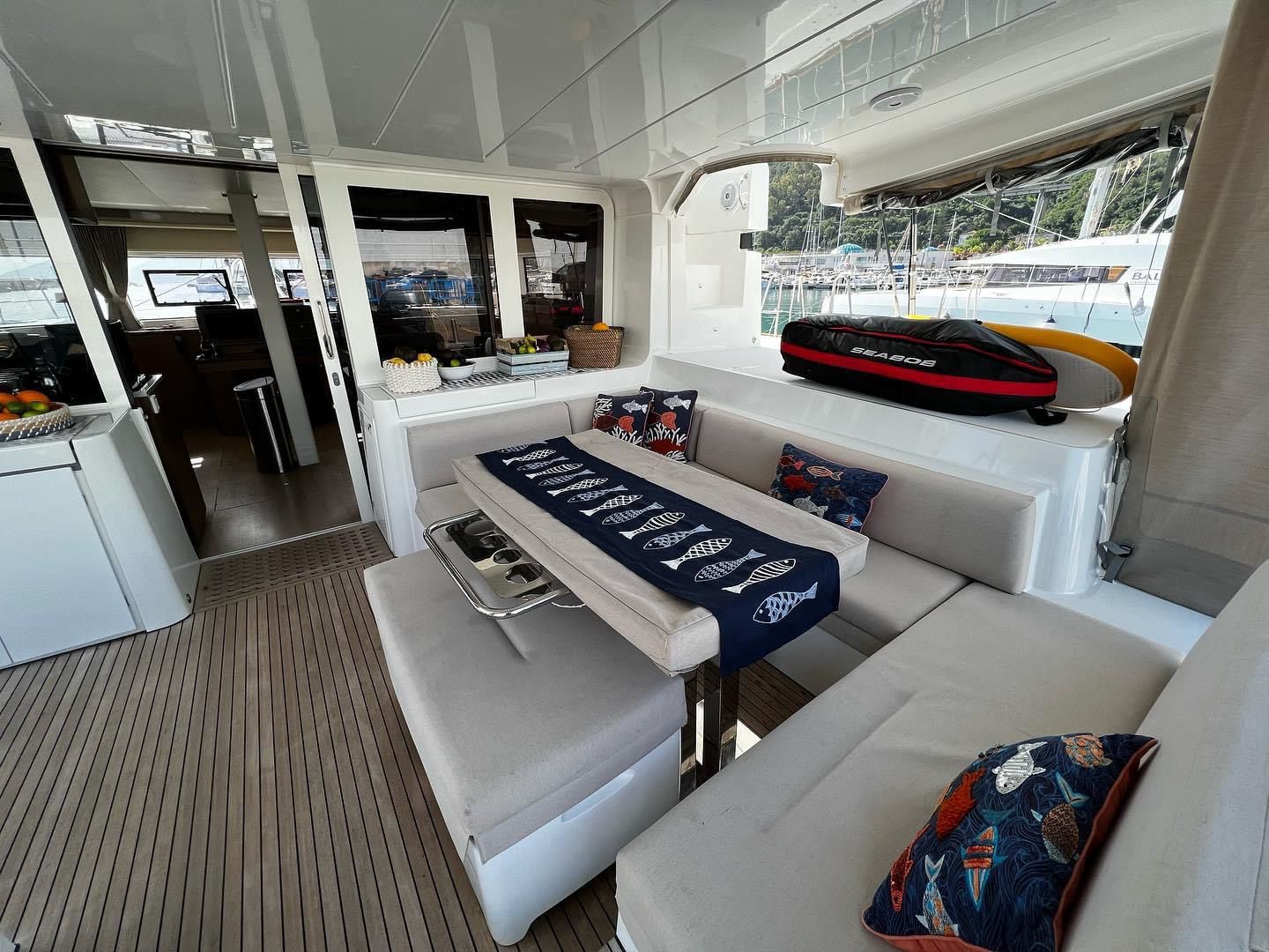 Lagoon 52F — photo 6