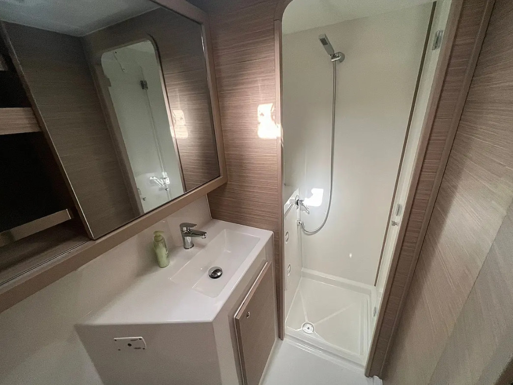 Lagoon 42 — photo 10