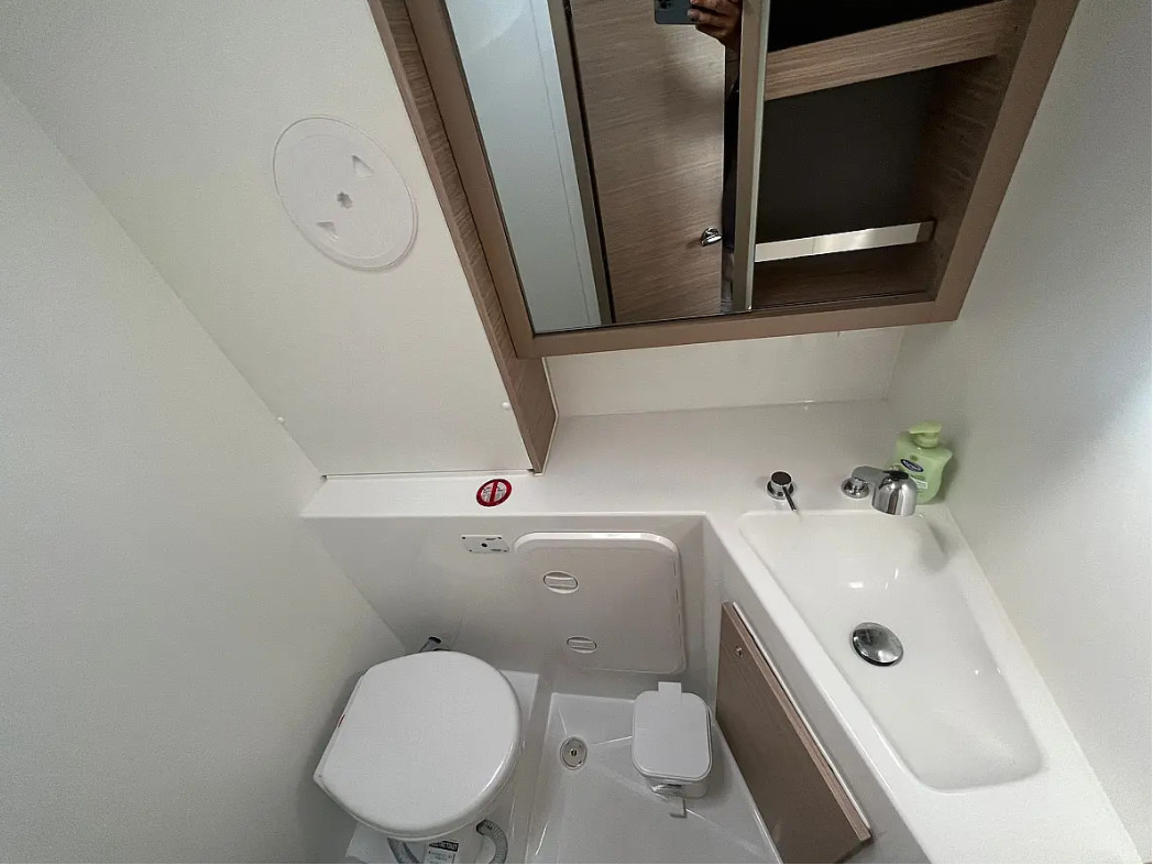 Lagoon 42 — photo 12