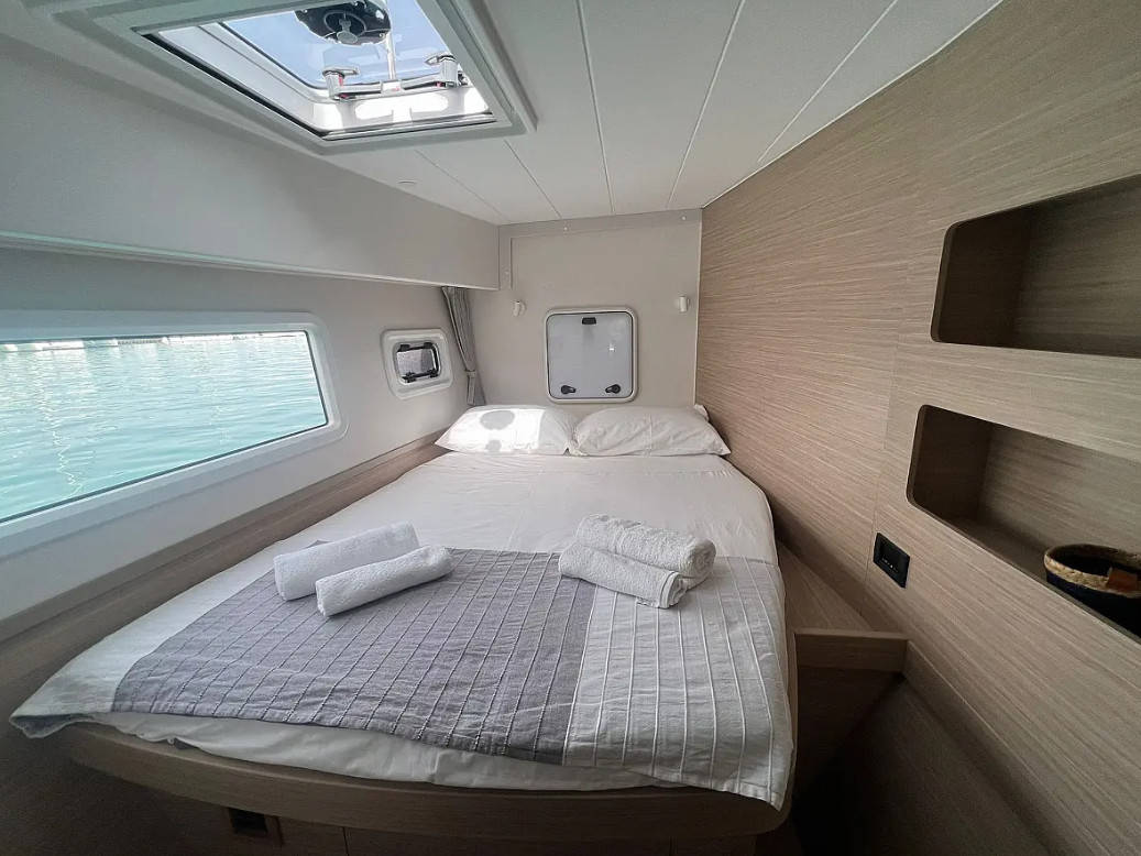 Lagoon 42 — photo 2