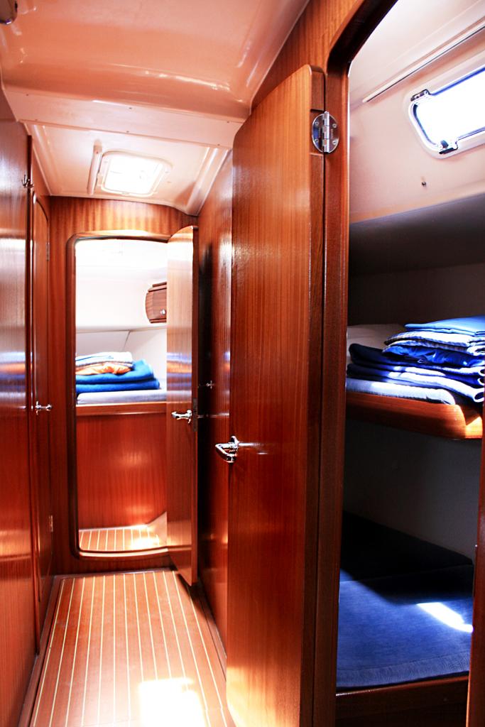 Bavaria 49 — photo 12