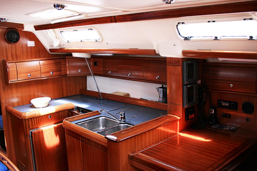 Bavaria 49 — photo 9