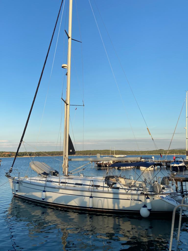Bavaria 49 — photo 11