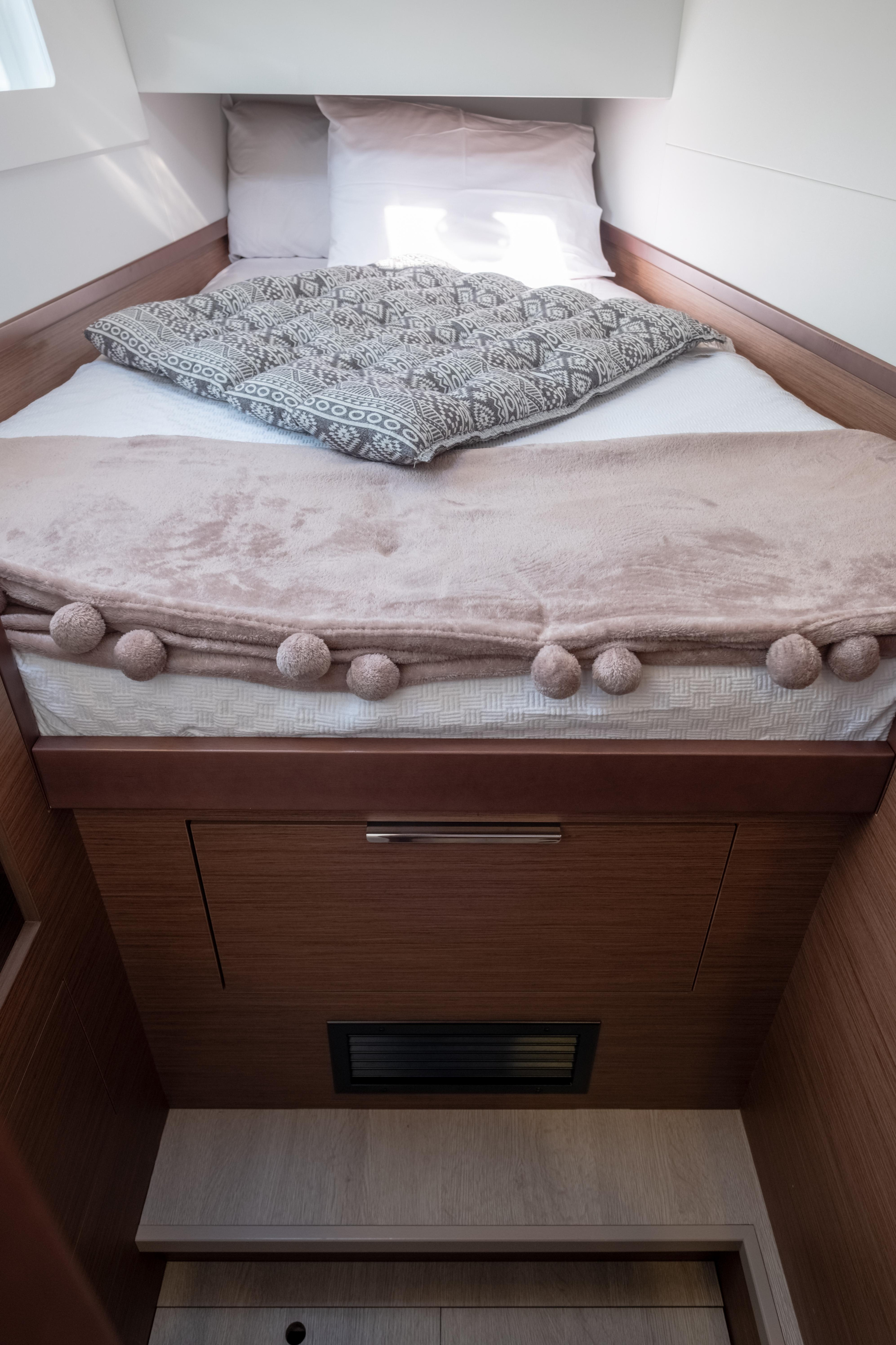 Lagoon 40 — photo 47