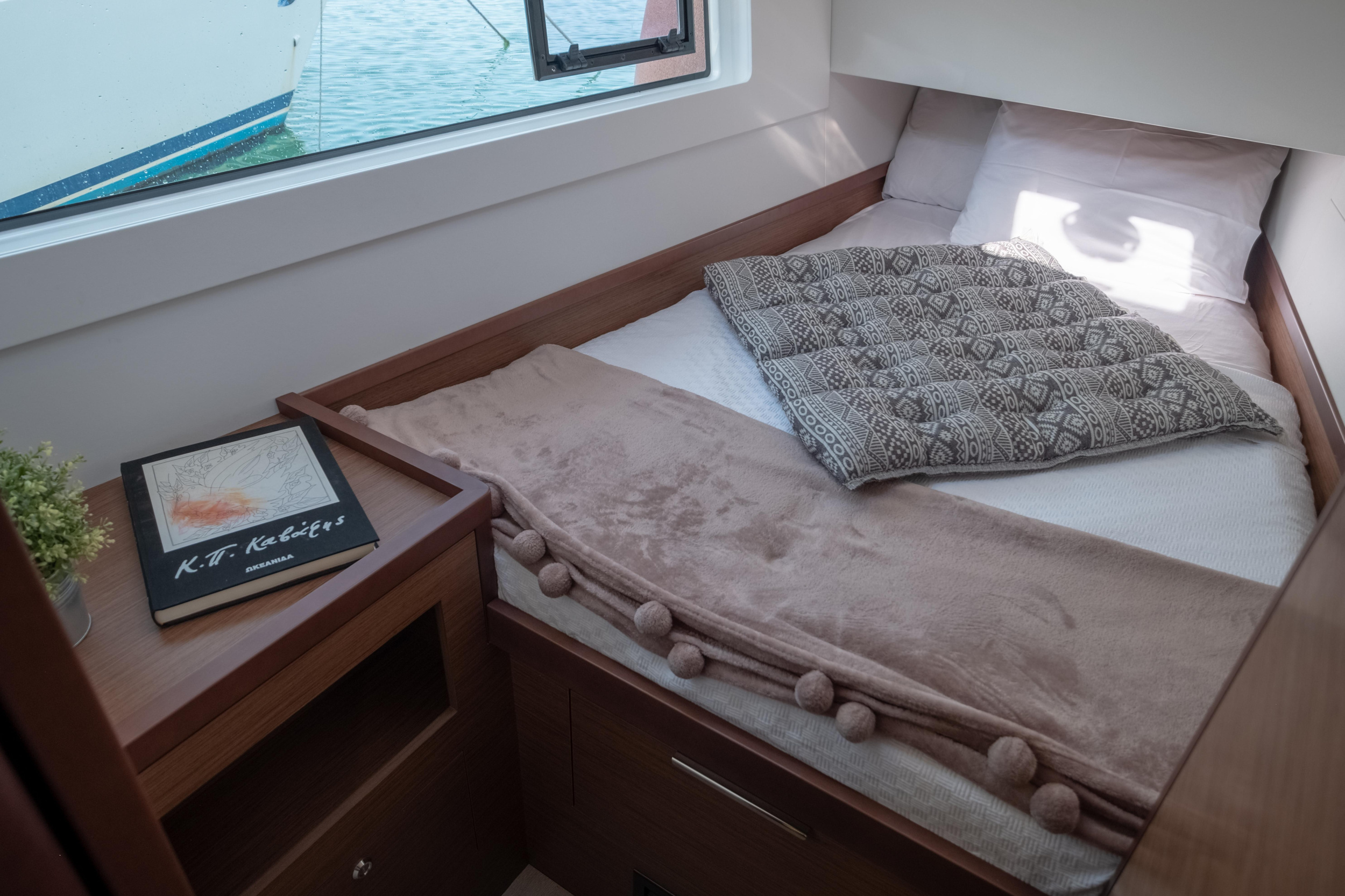 Lagoon 40 — photo 17