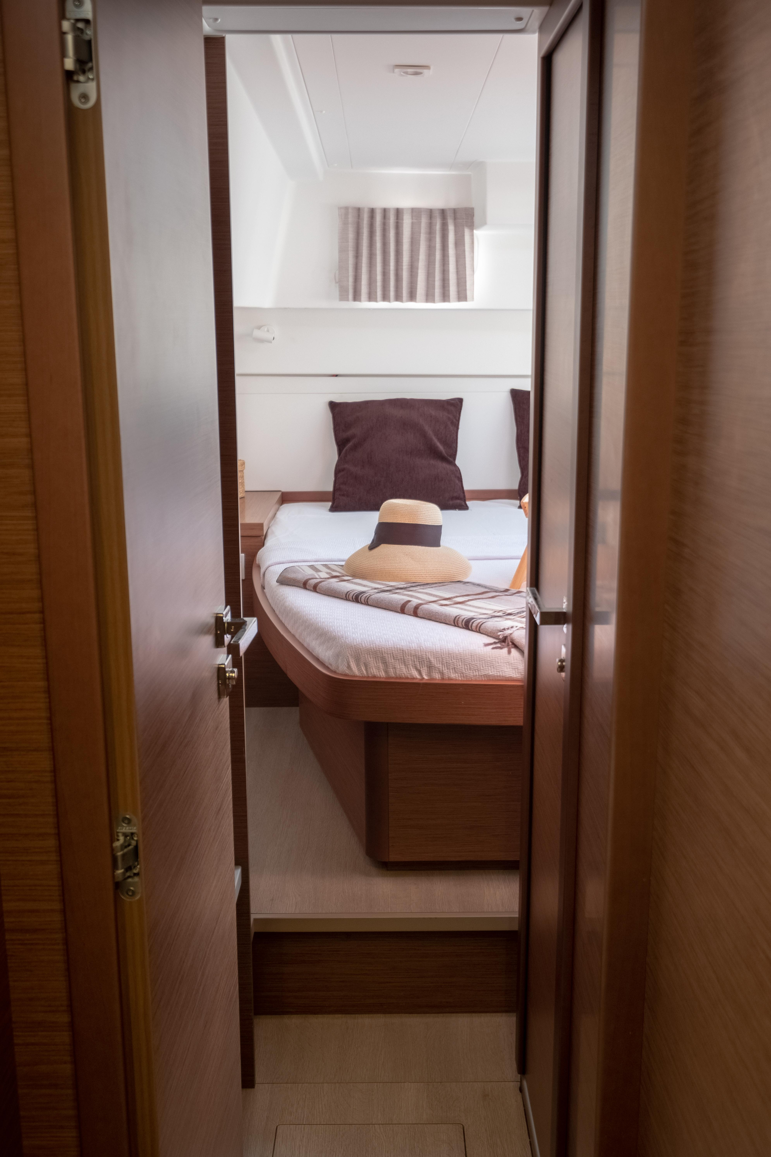 Lagoon 40 — photo 13