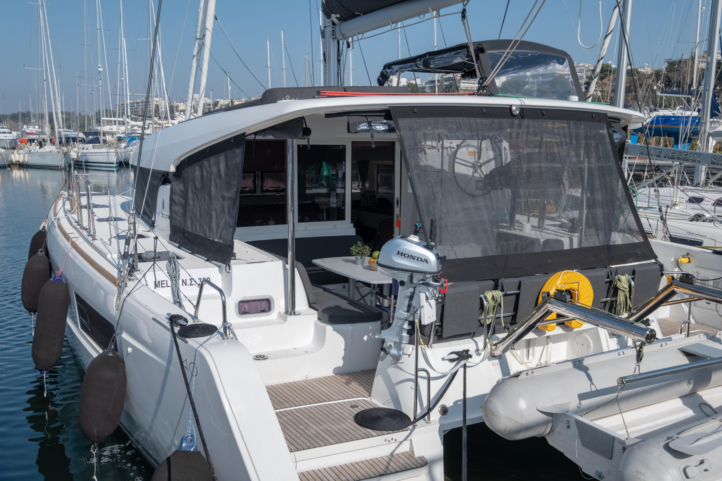 Lagoon 40 — photo 14