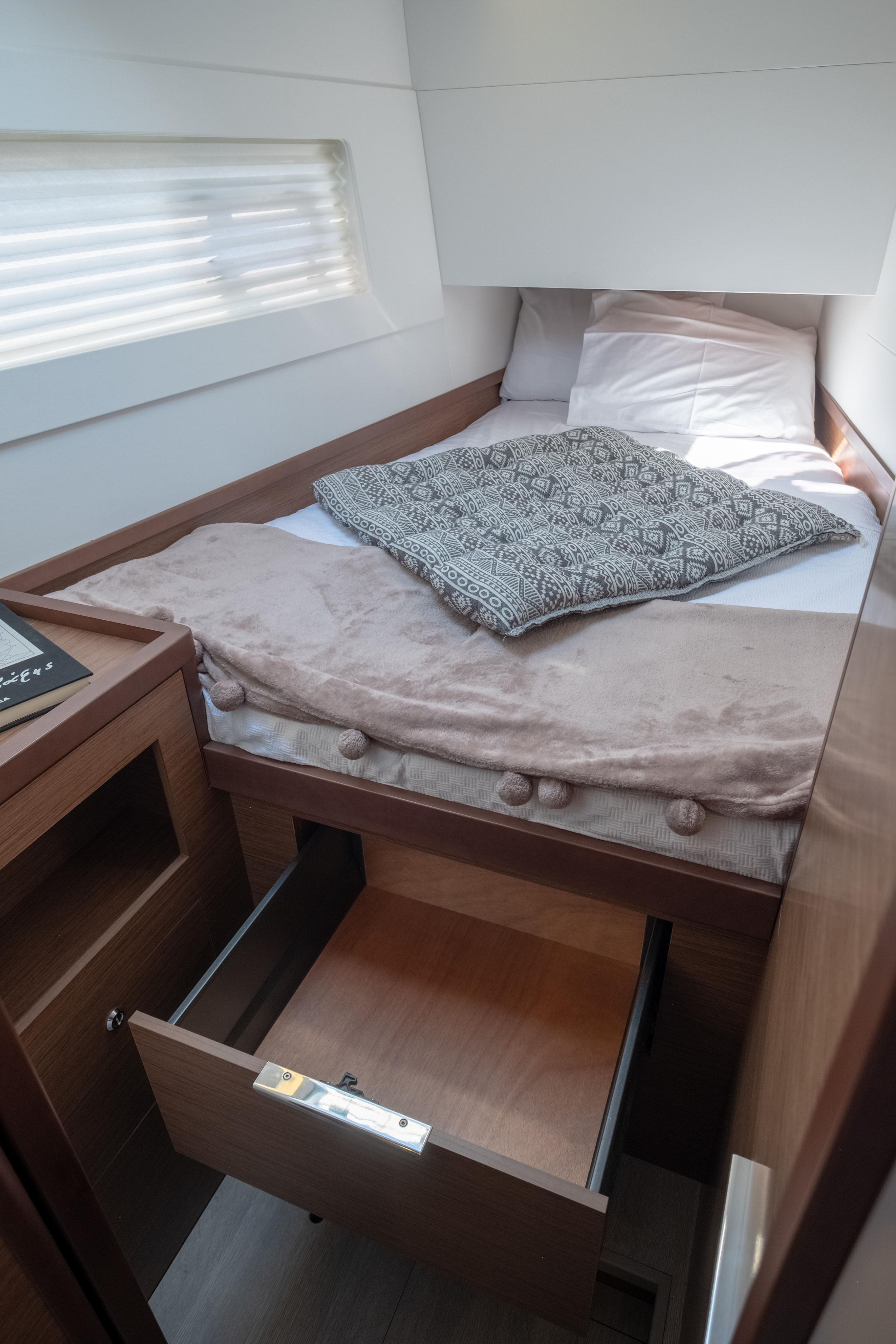 Lagoon 40 — photo 37