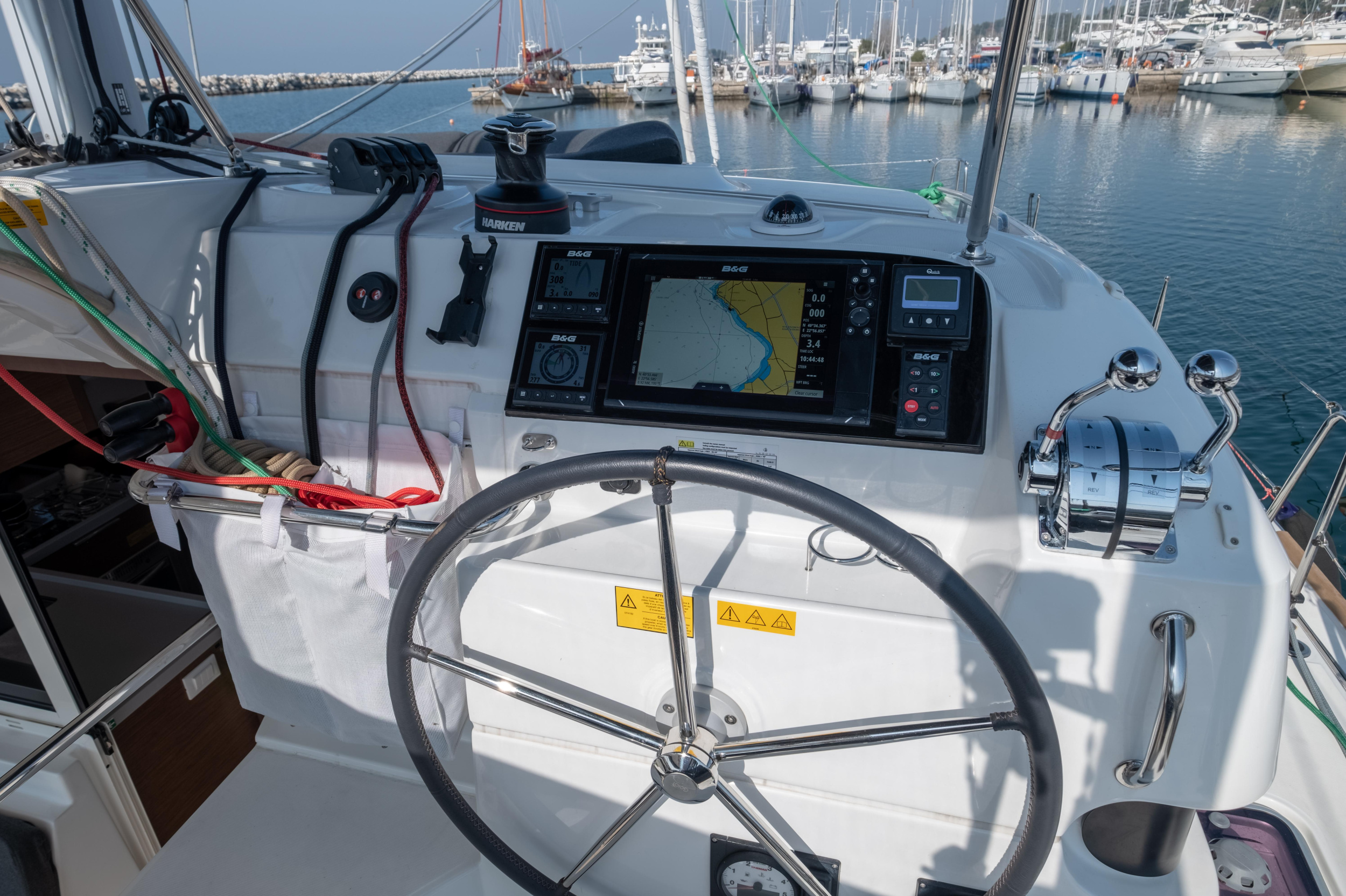 Lagoon 40 — photo 2