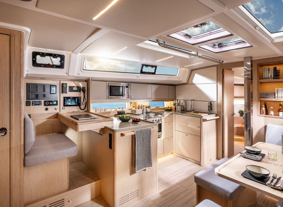 Bavaria C46 — photo 3