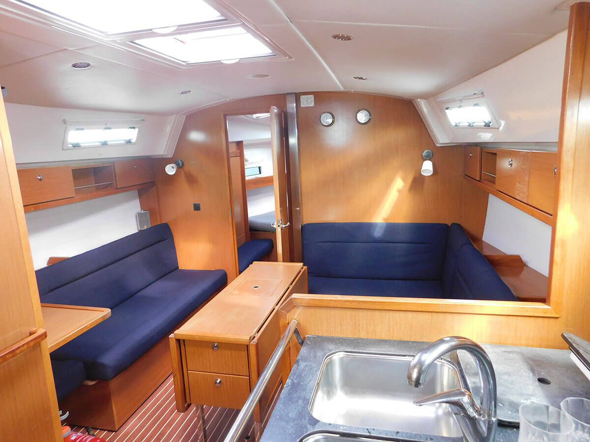 Bavaria 36 — photo 6