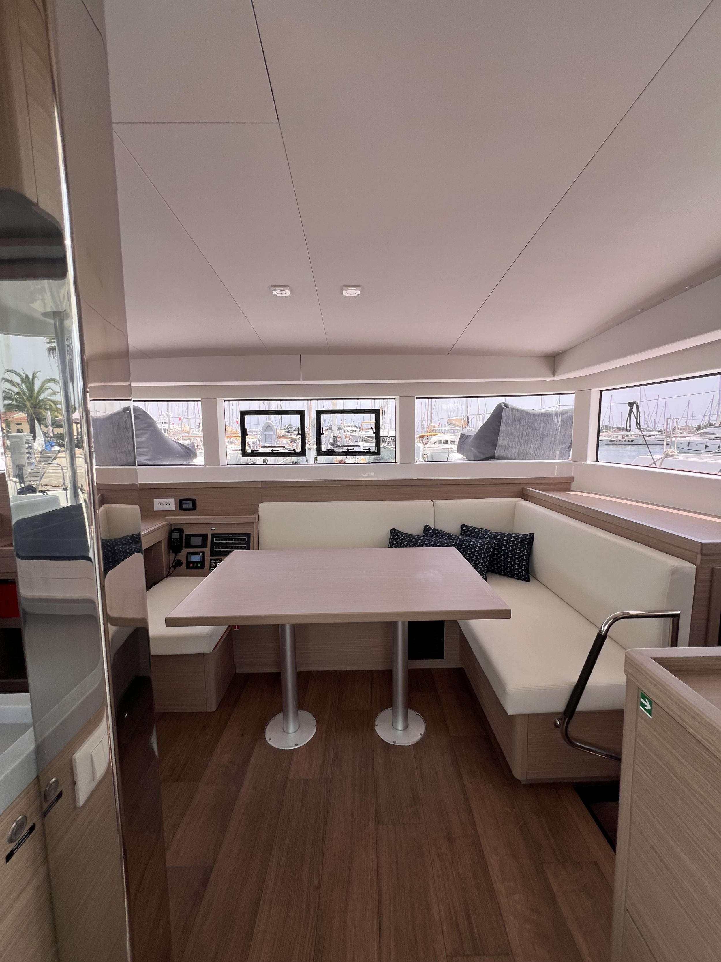Lagoon 40 — photo 14