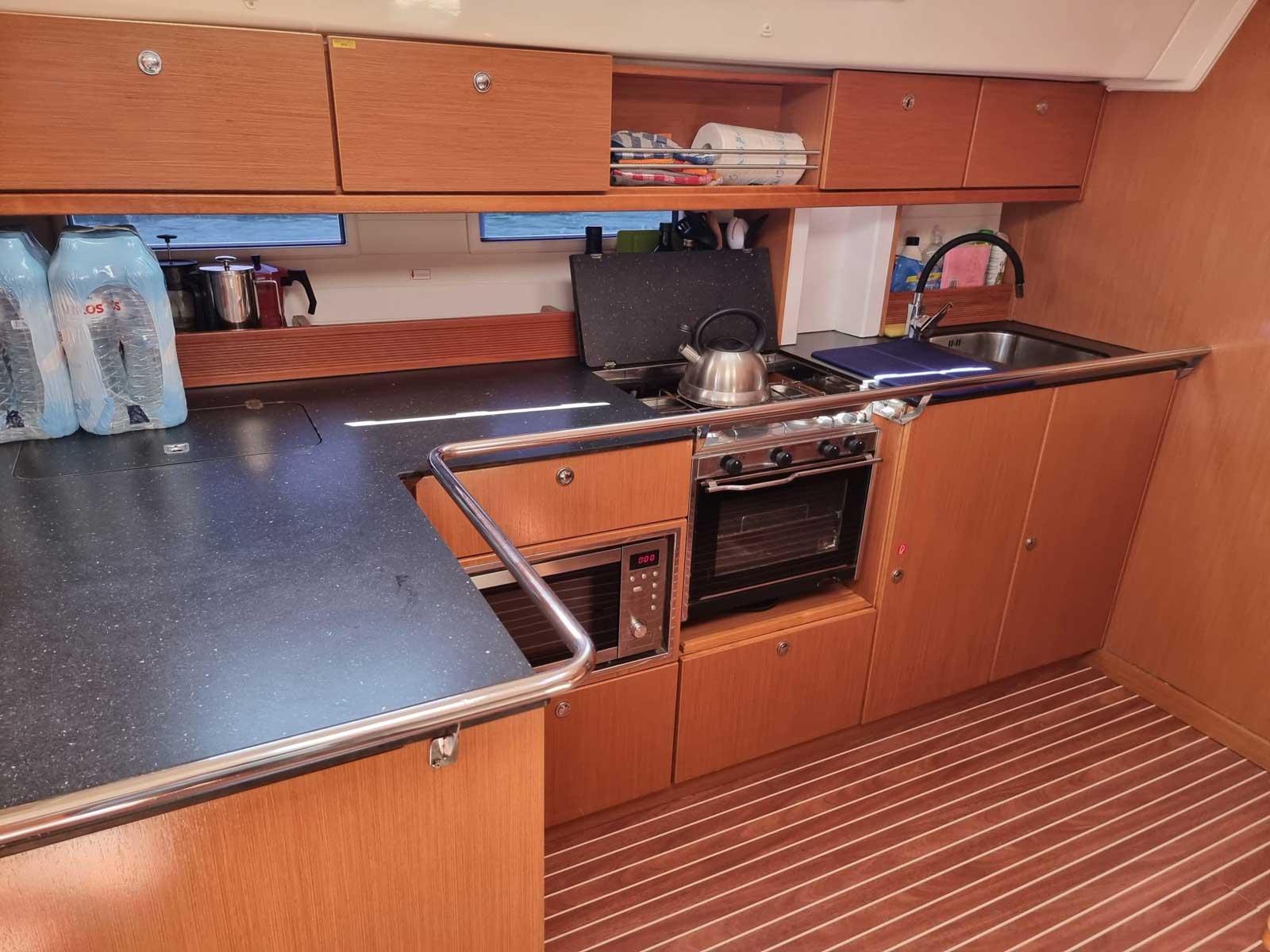 Bavaria 45 Cruiser 3 cabins — photo 8